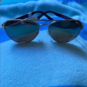 Realtree Gold & Pink Camo, Polarized Aviator Sunglasses Sleek Design